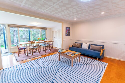 Homely cottage with beautiful garden only moments from the centre of Denmark.