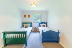 3 habitaciones, tabla de planchar con plancha, wifi y ropa de cama 