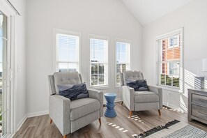 Smart TV, ping pong - " Shark Shack " 4 Bedrooms 3.5 Bath Home! (Supply)