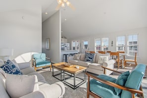 Smart TV, ping pong - " Shark Shack " 4 Bedrooms 3.5 Bath Home! (Supply)