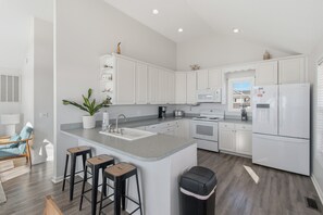 Fridge, microwave, oven, stovetop - " Shark Shack " 4 Bedrooms 3.5 Bath Home! (Supply)