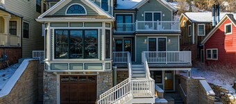 Old Town Bluebird Days + Hot Tub - Walk to ski