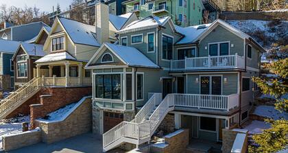 Old Town Bluebird Days + Hot Tub - Walk to ski