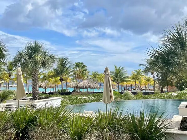 Pool - Ultimate Beachfront Luxury | The Shore Blue Bay | Steps to the Sand (Sint Michiel)