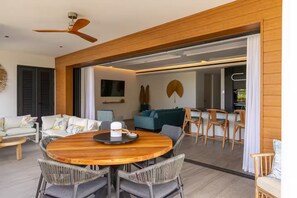 Dining - Ultimate Beachfront Luxury | The Shore Blue Bay | Steps to the Sand (Sint Michiel)