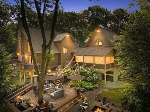 Terrace/patio - Charming 5-Bedroom Mountain Chalet Near Seven Springs & More (Somerset)