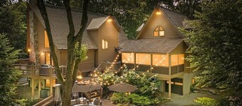 Charming 5-Bedroom Mountain Chalet Near Seven Springs & More