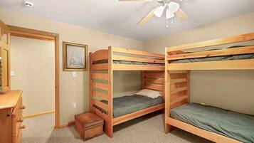 5 bedrooms, WiFi, bed sheets