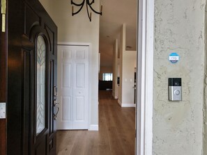 Interior - Cozy Quiet Spacious Private and Clean in Valrico near Brandon and Tampa (Valrico)