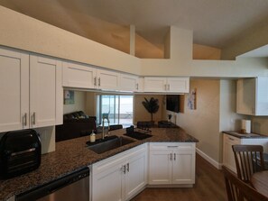 Private kitchen - Cozy Quiet Spacious Private and Clean in Valrico near Brandon and Tampa (Valrico)