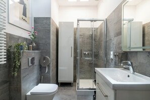 Shower, hair dryer, towels - Gliwice Central Studio (Gliwice)