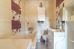 Free toiletries, hair dryer, towels - Bielsko-Biała Comfort Apartment (Bielsko-Biała)