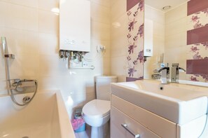 Free toiletries, hair dryer, towels - Bielsko-Biała Comfort Apartment (Bielsko-Biała)