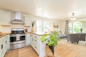 Interior - Hickory House: Cozy 1bd/1bth condo in vibrant Chattanooga's North Shore. (Chattanooga)