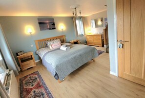 3 slaapkamers, een strijkplank/strijkijzer, wifi, beddengoed