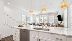Interior - 🌅 Outdoor Oasis - Grill & TV | Private Beach | Bikes | Resort Pool ⛱️ (Seacrest beach)