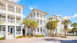 Exterior - 🌅 Outdoor Oasis - Grill & TV | Private Beach | Bikes | Resort Pool ⛱️ (Seacrest beach)