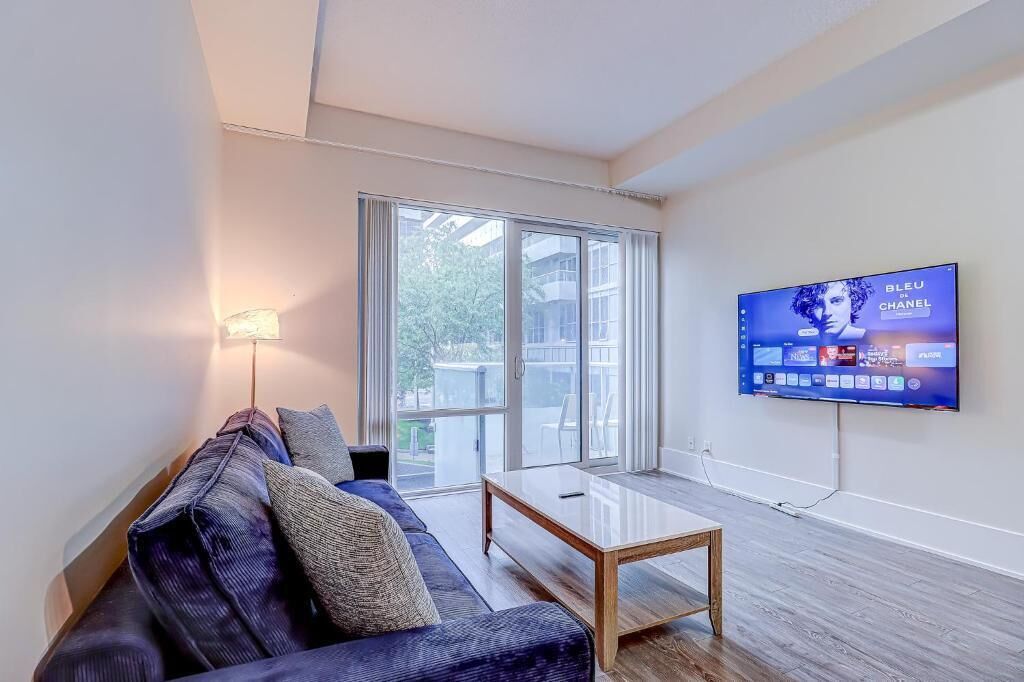 Luxury Suite, 1 Bedroom, Balcony, City View | Living area