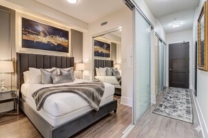 Luksussuite, 1 soverom, balkong, byutsikt | Strykejern/-brett og wi-fi (inkludert)