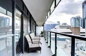 ファミリー スイート 3 ベッドルーム バルコニー シティビュー | 施設の敷地