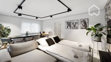 4 bedrooms, iron/ironing board, WiFi, bed sheets
