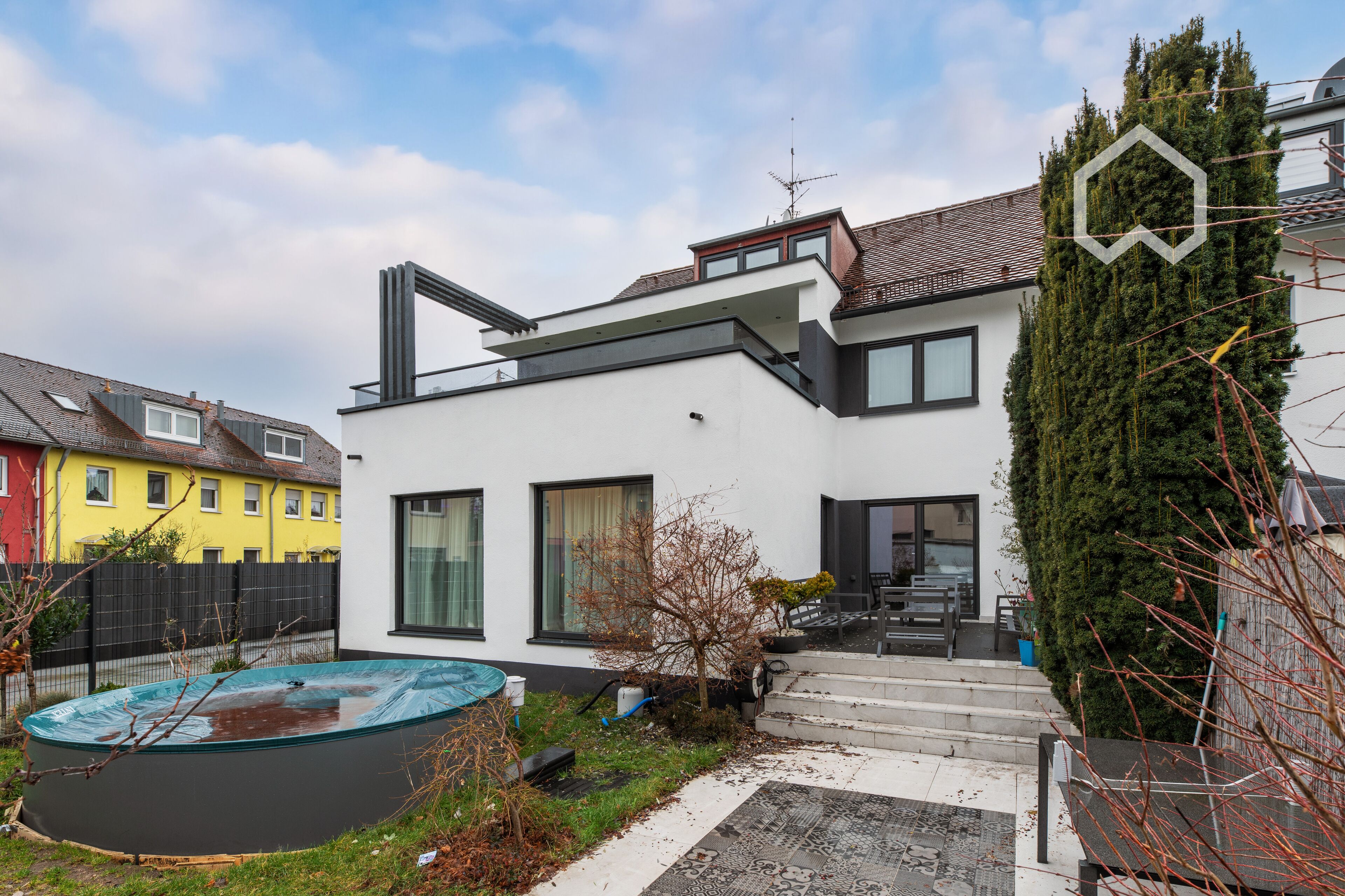 المنشأة من الخارج