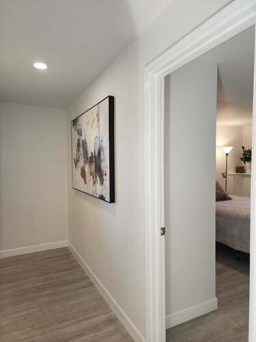 Beautieful furnished 1 bedroom 1 bath room in a quiet neighborhood.