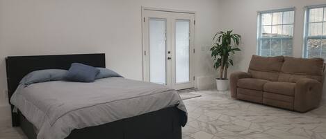 Strykejern/-brett, wi-fi og sengetøy