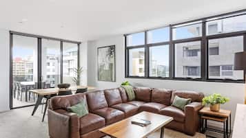 Apartment, 3 Bedrooms, Park View | Living area