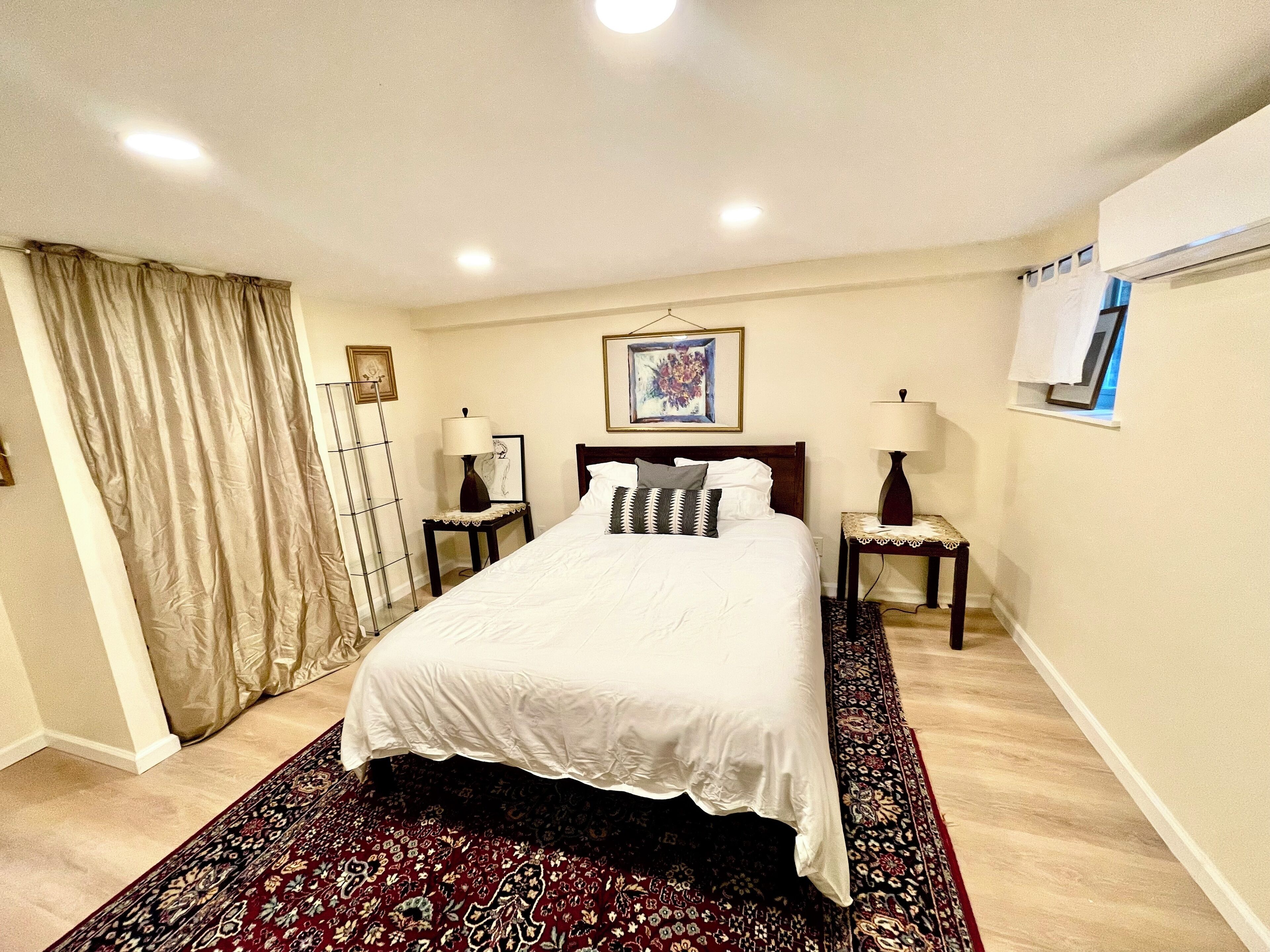 Iron/ironing board, WiFi, bed sheets