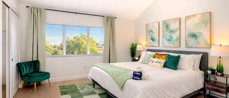 3 Schlafzimmer, Schreibtisch, Bügeleisen/Bügelbrett, Reisekinderbett