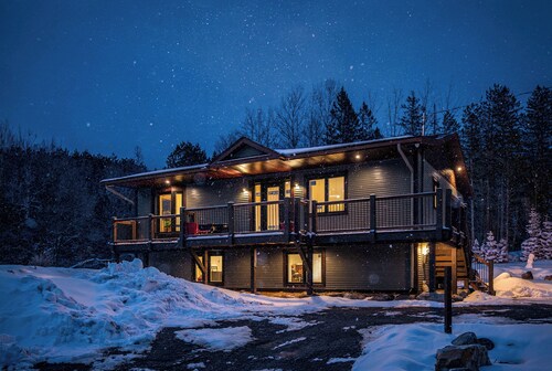 Hot Tub Lakeside Cottage – 30 Min from Mont Tremblant