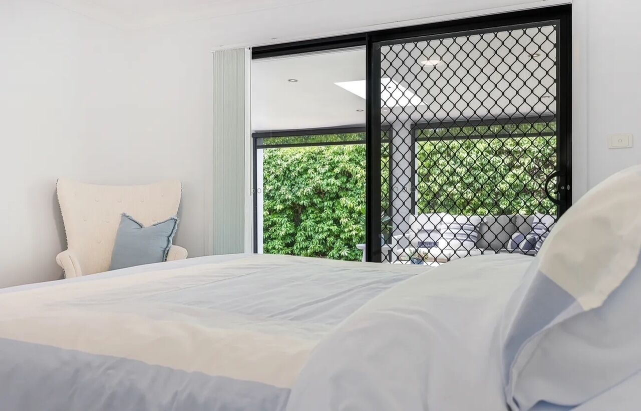 4 bedrooms, iron/ironing board, free WiFi, bed sheets