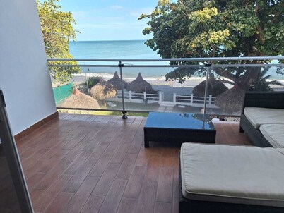 Amazing Front Beach, Miramar Loft 1C