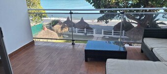 Amazing Front Beach, Miramar Loft 1C