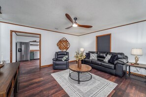 Living area - Cozy Cabin Getaway in Pierce County GA (Blackshear)