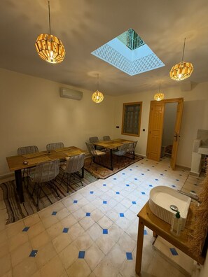 Computer monitors, printers - Dana Social Living (Marrakech)