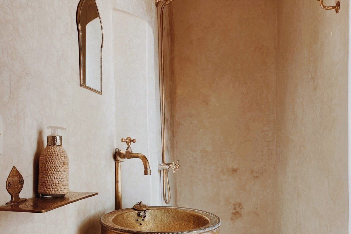 Shower, towels, soap, shampoo