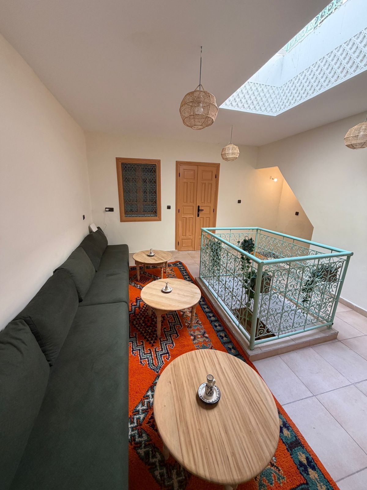 Monitor de computadora y impresora 