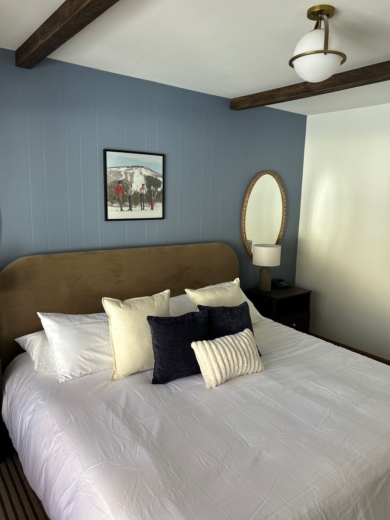 4 bedrooms, desk, iron/ironing board, travel cot