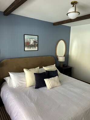 4 bedrooms, desk, iron/ironing board, travel cot - The Beechline~Walk to Slopes~Mtn & Slope Views~Private Club Access~Sleeps 12 (Beech Mountain)