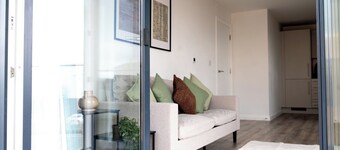 2BR Apartment Near Outlet and Station with Lift