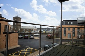 Property grounds - 2BR Apartment Near Outlet and Station with Lift (Ashford)