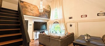 The Rustic Maine Retreat w/ Heated Massage chair