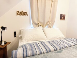 3 bedrooms, desk, iron/ironing board, free WiFi