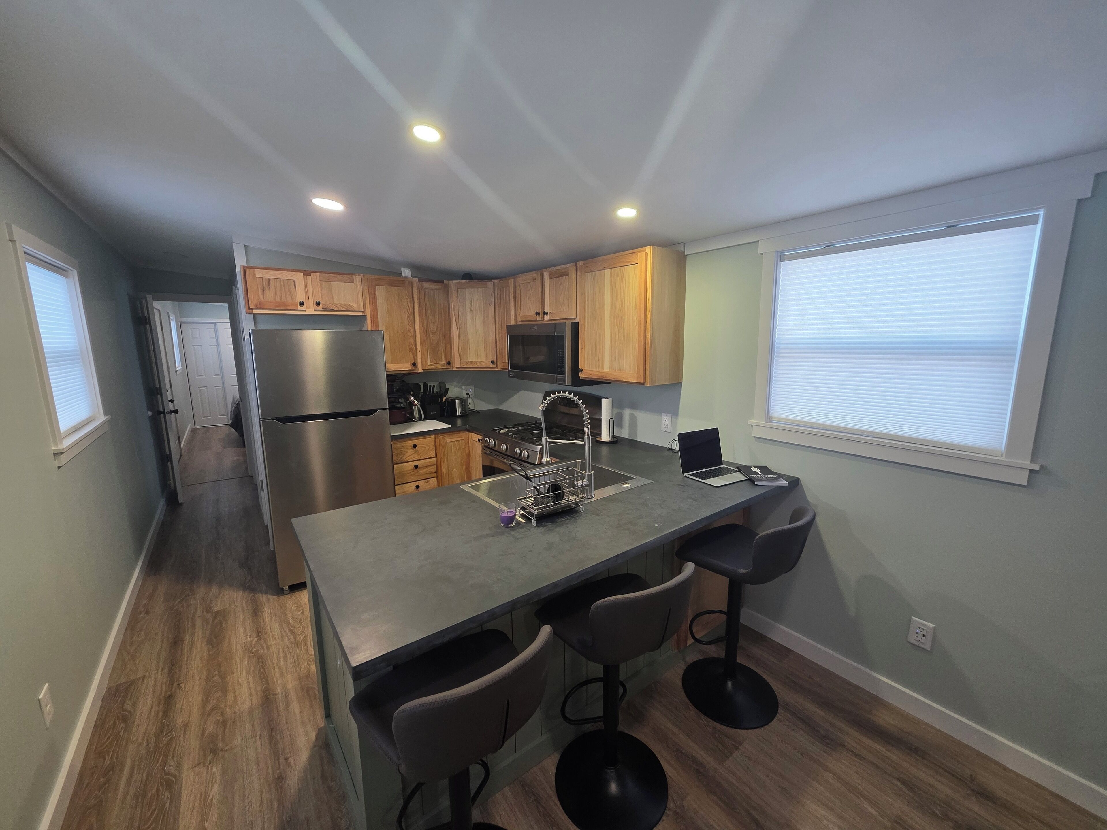 Refrigerador, microondas, horno y parrilla de estufa 