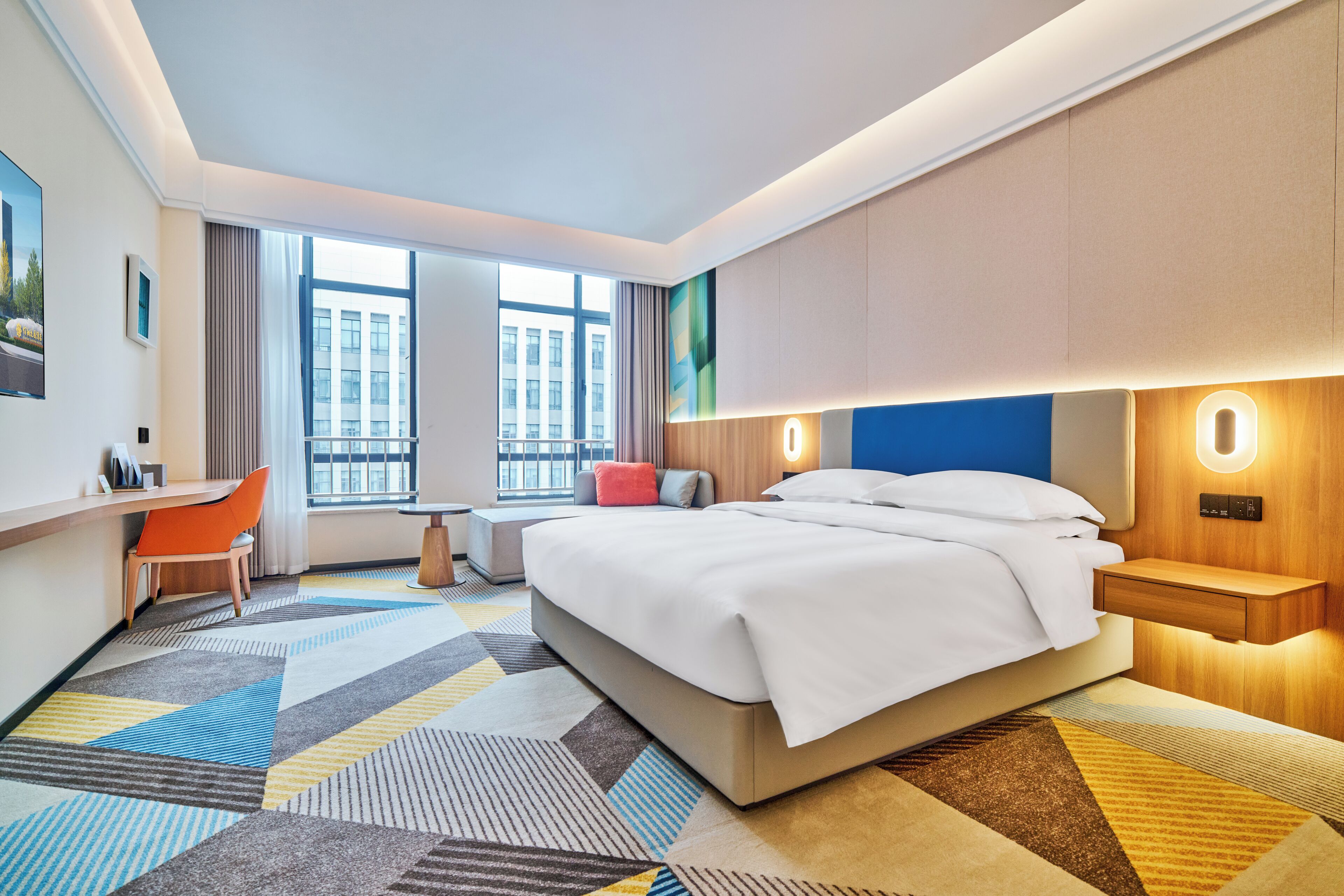 Escritorio, espacio para trabajar con laptop y wifi gratis 