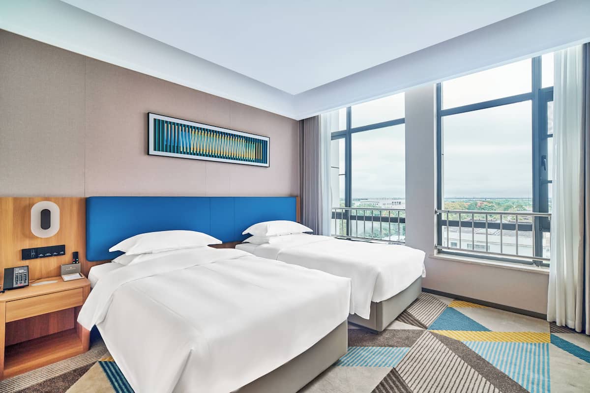 Escritorio, espacio para trabajar con laptop y wifi gratis