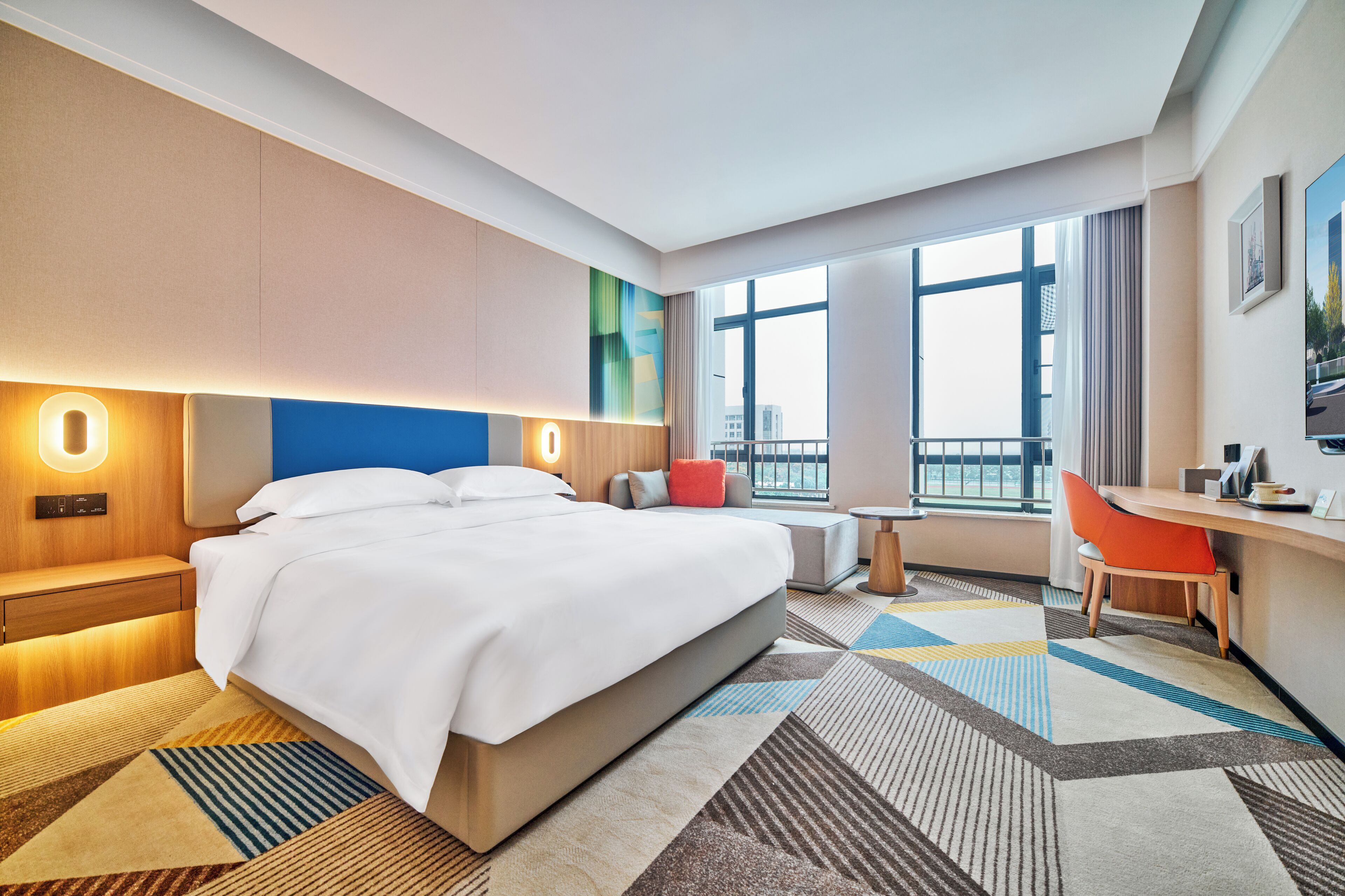 Escritorio, espacio para trabajar con laptop y wifi gratis 