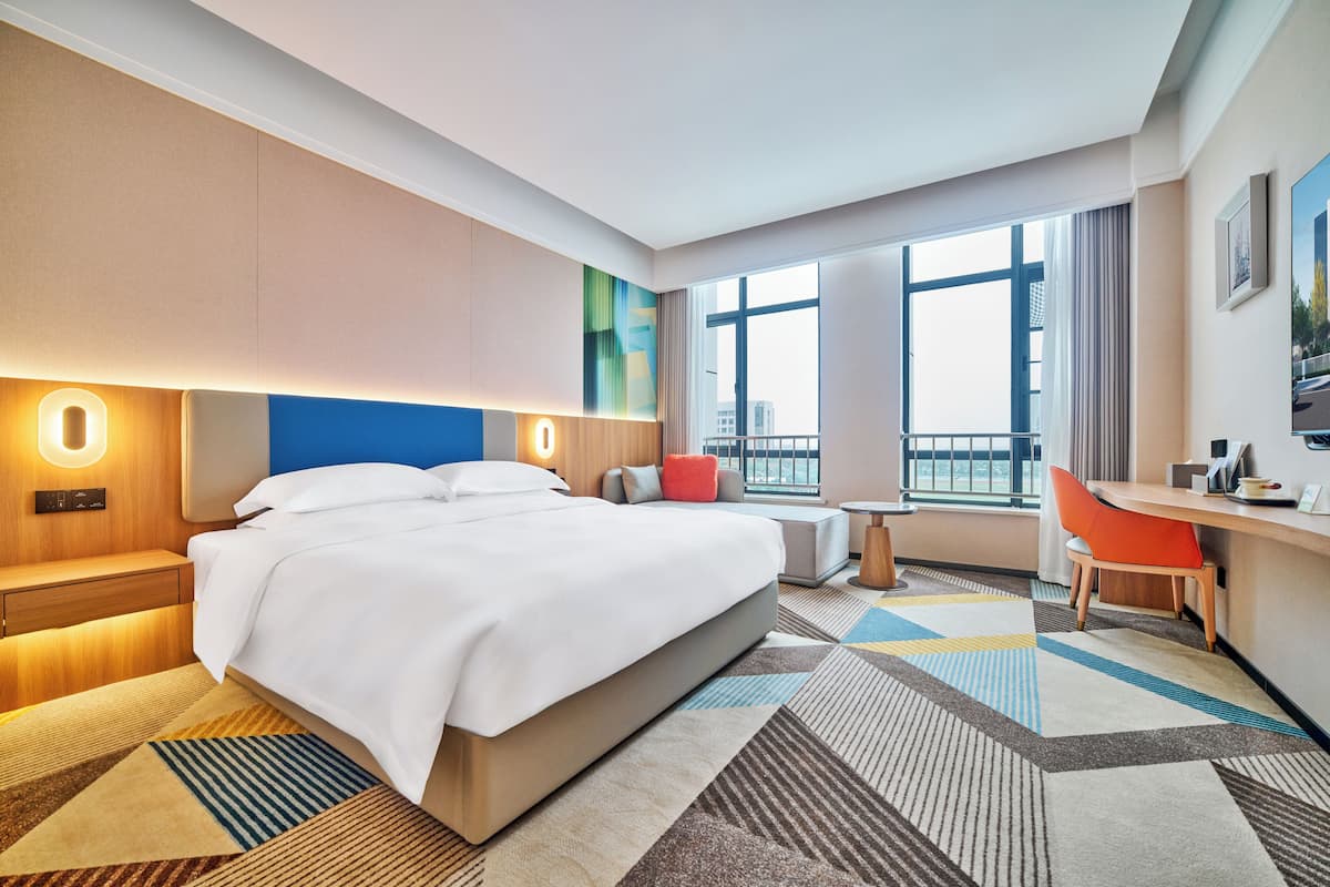 Escritorio, espacio para trabajar con laptop y wifi gratis